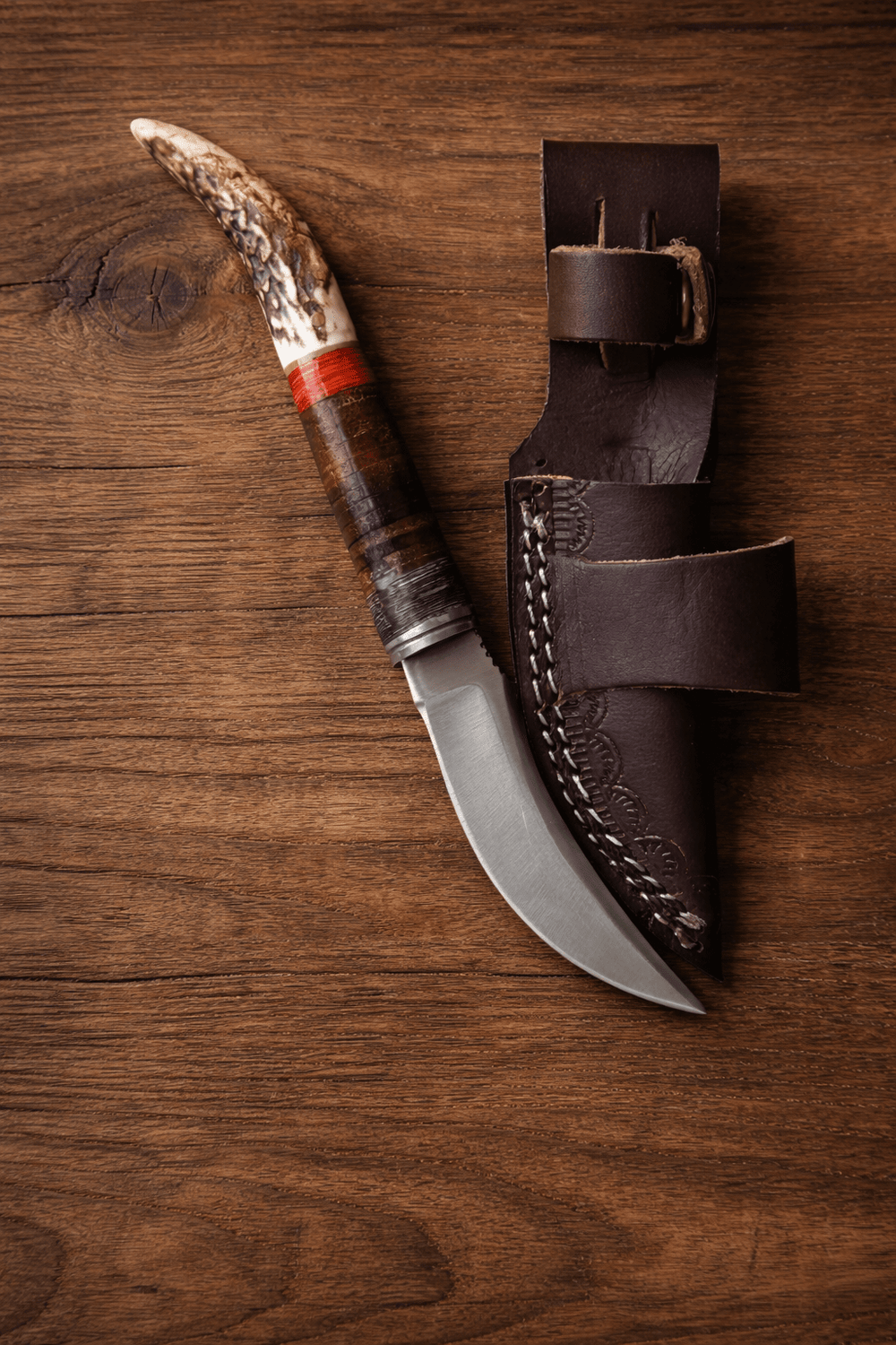 Engraved Knife – Stag Antler Handle with Leather Sheath