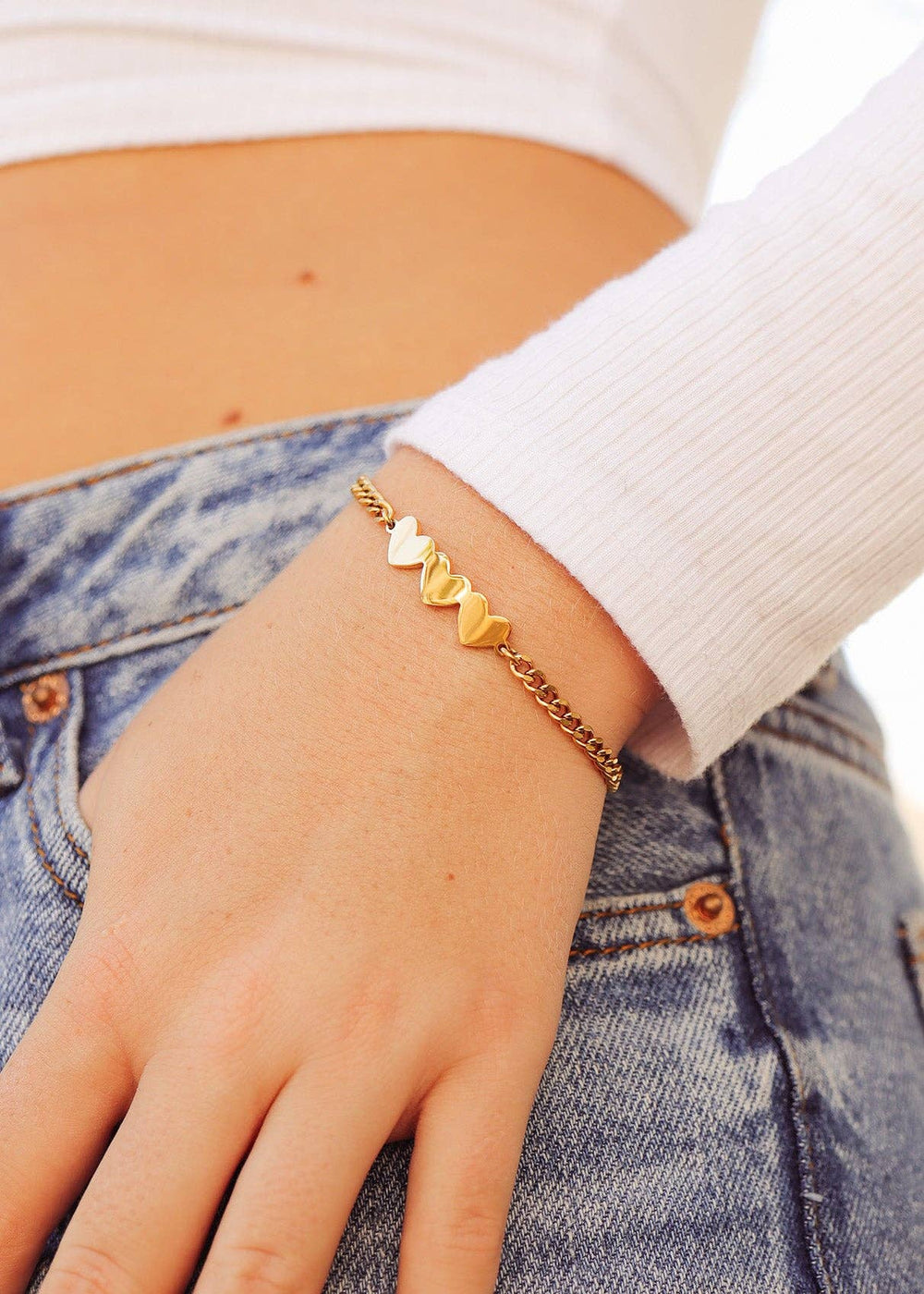 Engravable Curb Chain Bracelet – 18K Gold PVD, 3 Hearts